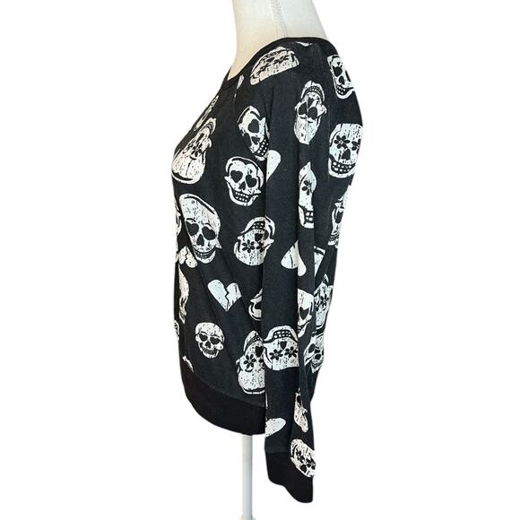 Feathers Black skull & White sweatshirt Heart Pattern sugar skull Halloween - Picture 3 of 6